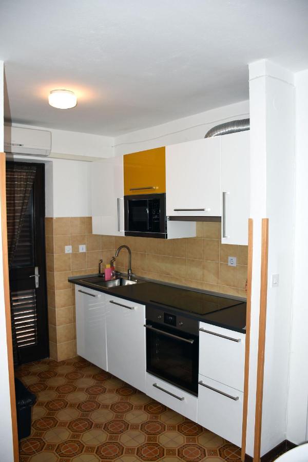 Cosy Studio With A Terrace And A Sea View 拉维尼 外观 照片